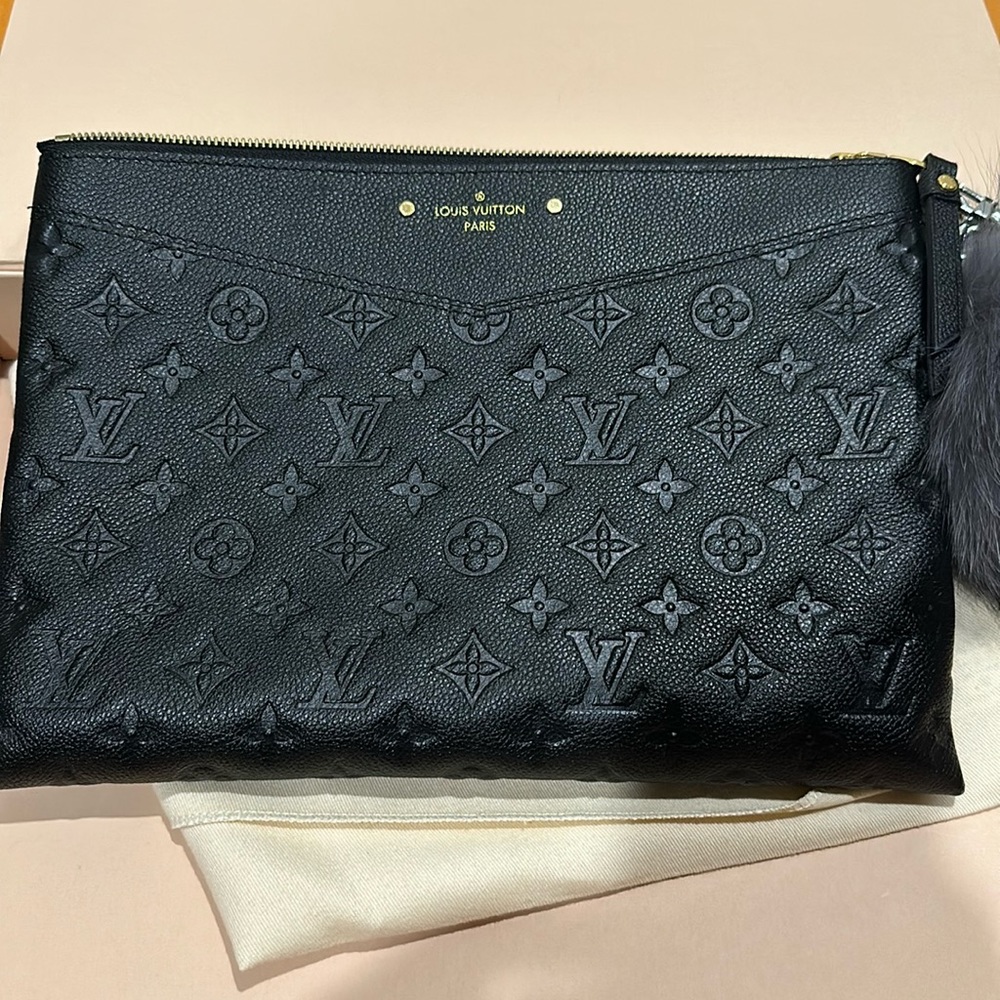 Authentic daily pouch